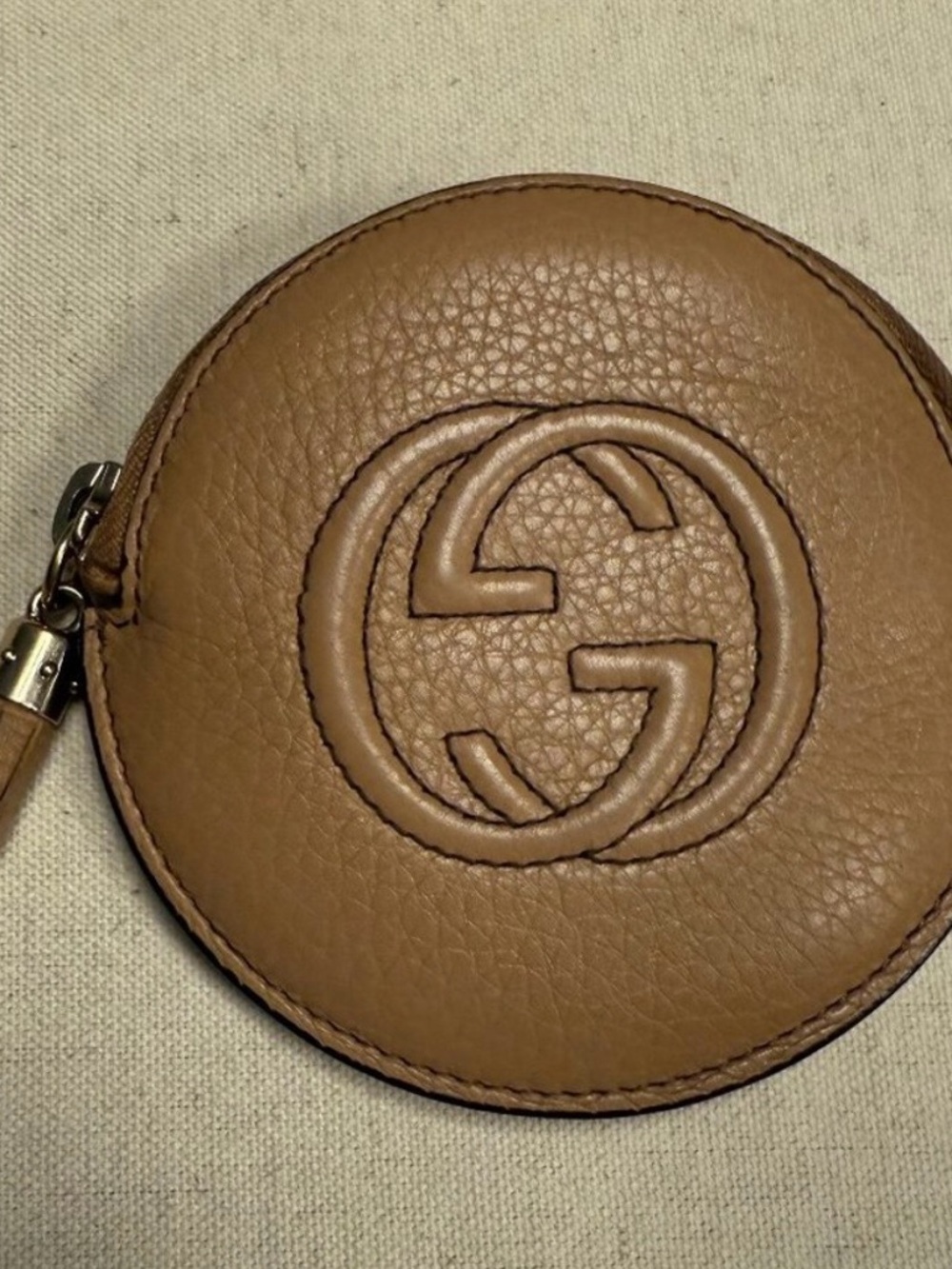 Gucci Tan Leather GG Embossed Round Coin Pouch - Picture 8 of 9